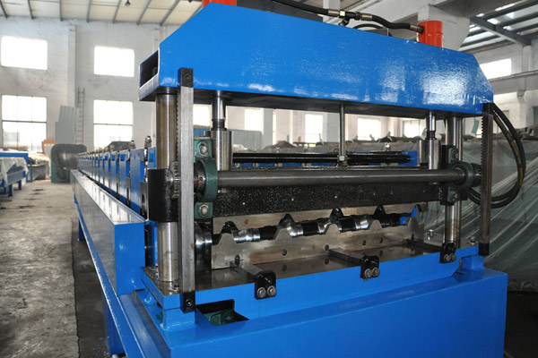 trapezoidal-roof-sheet-roll-forming-machine-1.jpg